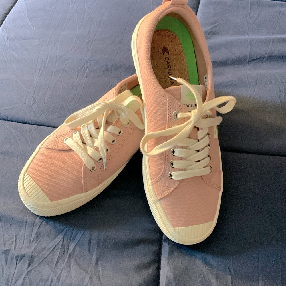 Cariuma OCA low rose red canvas sneakers women’s 10.5 men’s 9 EUC UK 8